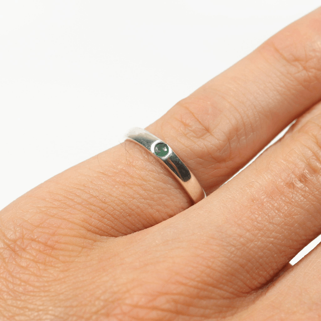 Simple Sterling Silver 925 Minimalist Design Style Small Round Cut Green Emerald Birthstone Gemstone Band Ring Size O - 7