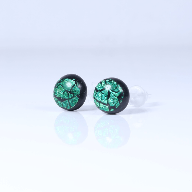  Hypoallergenic Vibrant Electric Cracked Green Black Polymer Clay Plastic Rubber Back Stud Earrings With Designer Carbon Fiber Jewellery Box