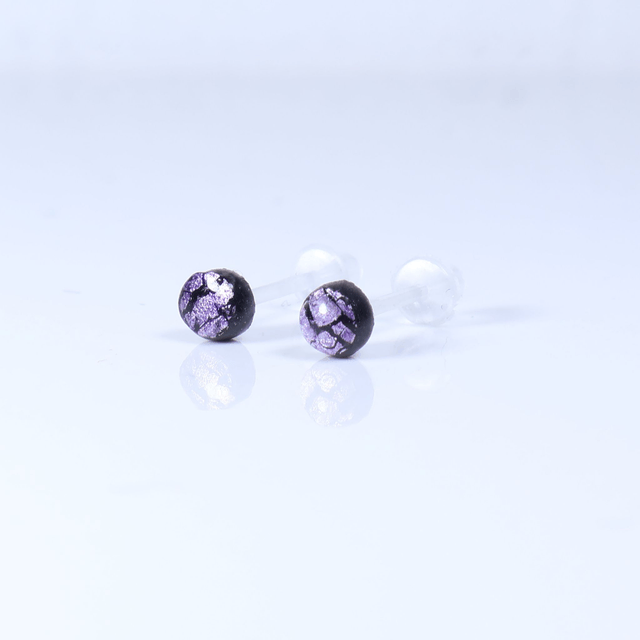 Hypoallergenic Small Electric Cracked Lavender Purple Black Polymer Clay Plastic Back Stud Earrings With Designer Carbon Fiber Jewellery Box