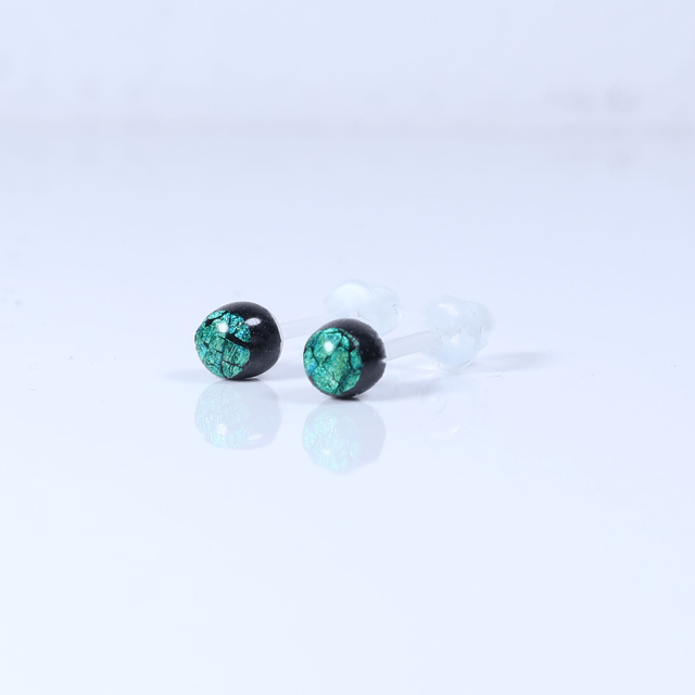 Hypoallergenic Small Vibrant Electric Cracked Green Black Polymer Clay Plastic Back Stud Earrings With Designer Carbon Fiber Jewellery Box