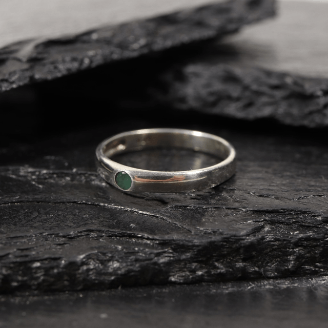 Simple Sterling Silver 925 Minimalist Design Style Small Round Cut Green Emerald Birthstone Gemstone Band Ring Size O - 7