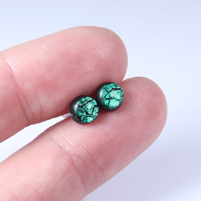 Hypoallergenic Vibrant Electric Cracked Green Black Polymer Clay Plastic Rubber Back Stud Earrings With Designer Carbon Fiber Jewellery Box