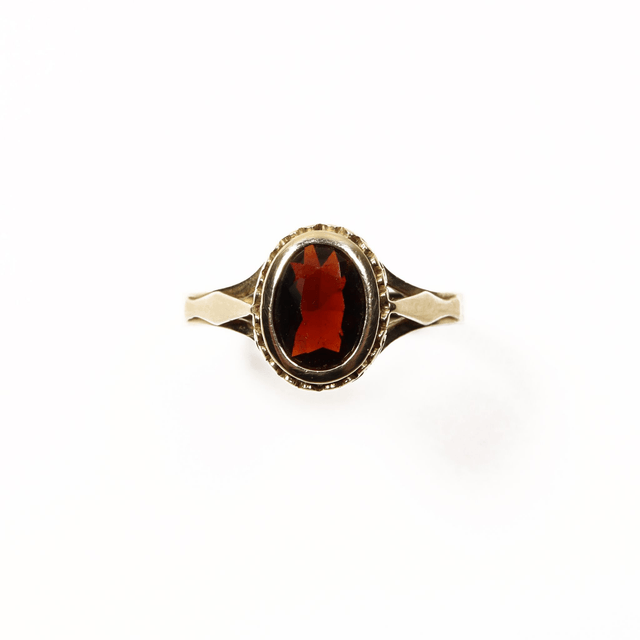Vintage 9K 9Ct 375 Solid Yellow Gold 1.00ct Oval Cut Red Garnet January Natural Gemstone Love Heart Bezel Set Design Ring Size O - 7