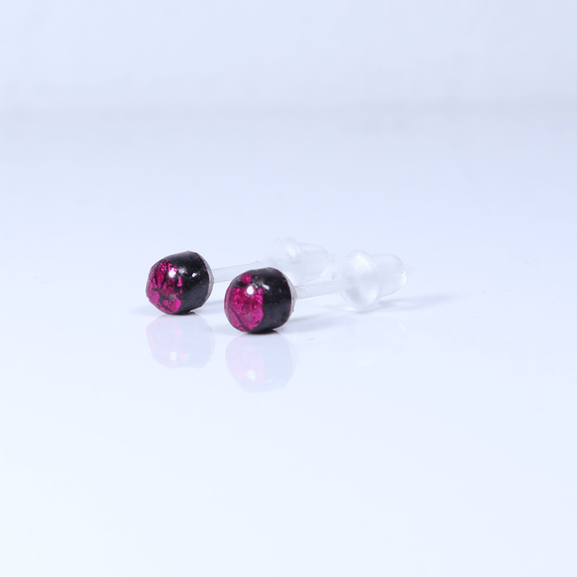 Hypoallergenic Small Vibrant Electric Cracked Pink Black Polymer Clay Plastic Back Stud Earrings With Designer Carbon Fiber Jewellery Box