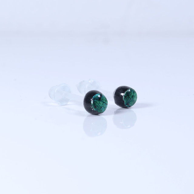 Hypoallergenic Small Vibrant Electric Cracked Green Black Polymer Clay Plastic Back Stud Earrings With Designer Carbon Fiber Jewellery Box