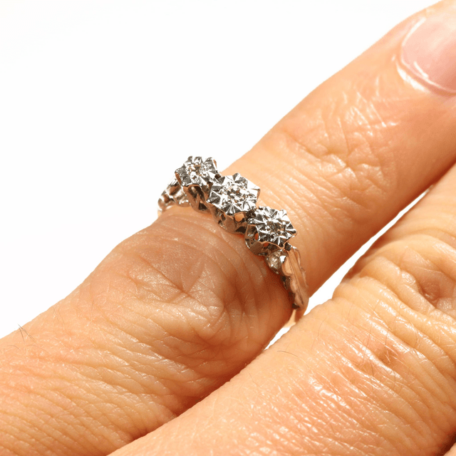 Edwardian 18K 18Ct 750 Solid Yellow Gold Platinum 0.35ct Round Brilliant Diamond Trilogy Natural Gemstone Pave Star Set Ring Size K - 5 1/8