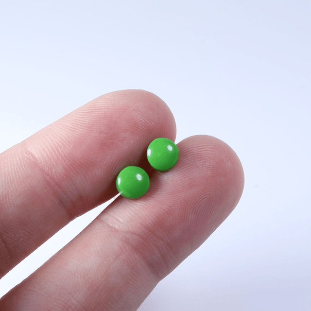 Hypoallergenic 6mm Medium Solid Green Round Cut Polymer Clay Plastic Back Stud Earrings With Designer Carbon Fiber Jewellery Box