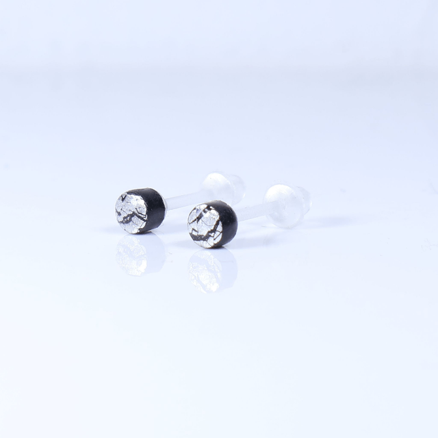 Hypoallergenic Small Electric Cracked Silver Black Polymer Clay Plastic Back Stud Earrings With Designer Carbon Fiber Jewellery Box
