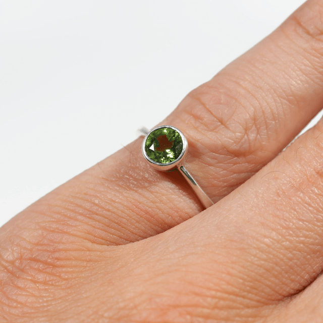 Sterling Silver 925 Minimalist Modern Design Band Round Cut Vivid Green Peridot Gemstone Birthstone Ring Size N - 6 1/2