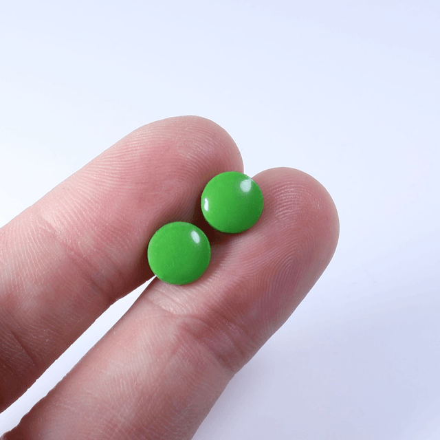 Hypoallergenic 8mm Large Solid Green Round Cut Polymer Clay Plastic Back Stud Earrings With Designer Carbon Fiber Jewellery Box