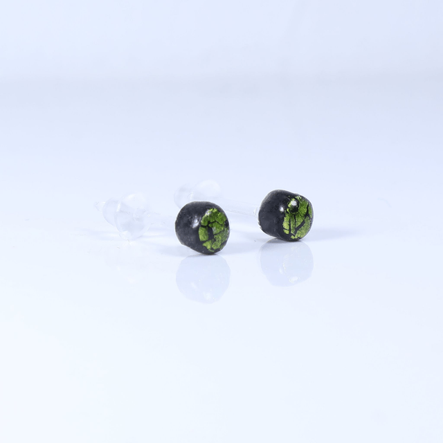 Hypoallergenic Small Electric Cracked Lime Green Black Polymer Clay Plastic Back Stud Earrings With Designer Carbon Fiber Jewellery Box