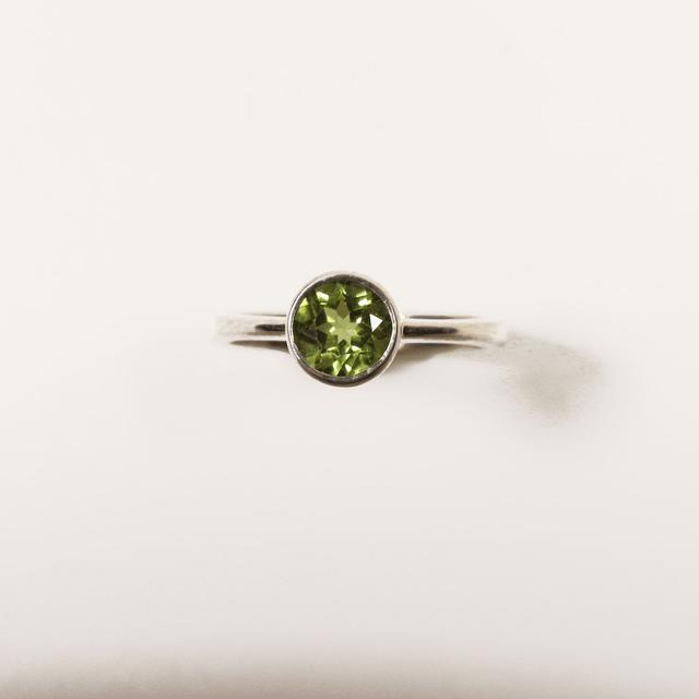 Sterling Silver 925 Minimalist Modern Design Band Round Cut Vivid Green Peridot Gemstone Birthstone Ring Size N - 6 1/2