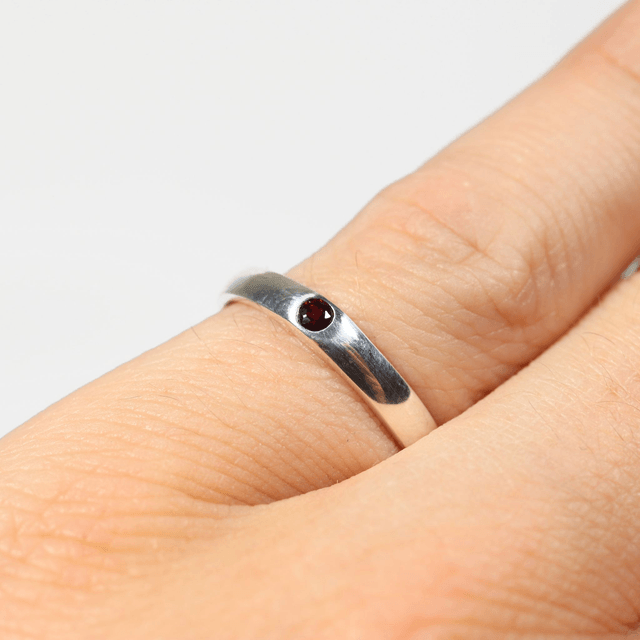 Simple Sterling Silver 925 Minimalist Design Style Small Round Cut Crimson Red Garnet Birthstone Gemstone Band Ring Size O - 7