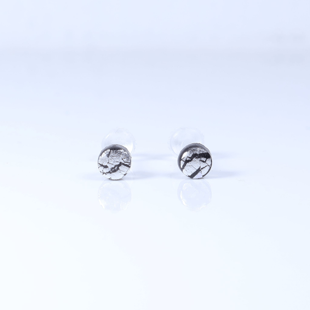 Hypoallergenic Small Electric Cracked Silver Black Polymer Clay Plastic Back Stud Earrings With Designer Carbon Fiber Jewellery Box