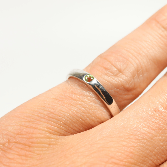 Simple Sterling Silver 925 Minimalist Design Style Small Round Cut Green Peridot Birthstone Gemstone Band Ring Size O - 7