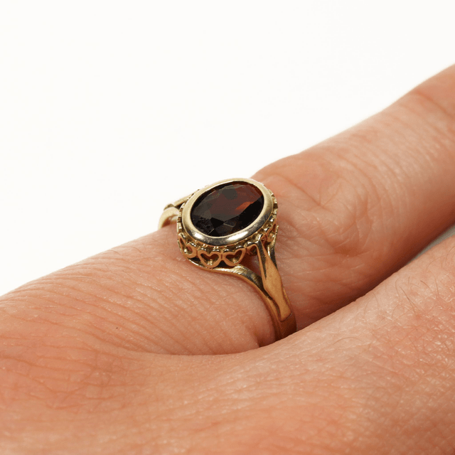 Vintage 9K 9Ct 375 Solid Yellow Gold 1.00ct Oval Cut Red Garnet January Natural Gemstone Love Heart Bezel Set Design Ring Size O - 7
