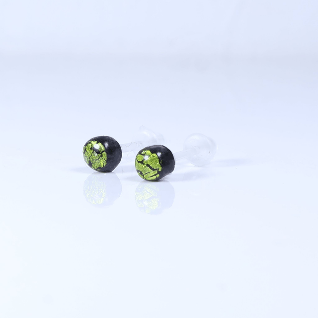 Hypoallergenic Small Electric Cracked Lime Green Black Polymer Clay Plastic Back Stud Earrings With Designer Carbon Fiber Jewellery Box