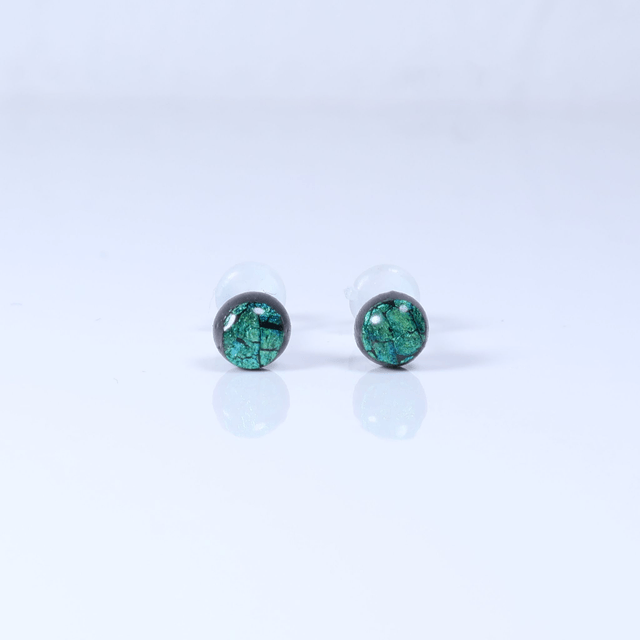 Hypoallergenic Small Vibrant Electric Cracked Green Black Polymer Clay Plastic Back Stud Earrings With Designer Carbon Fiber Jewellery Box