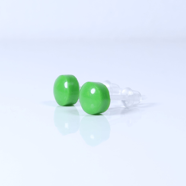 Hypoallergenic 6mm Medium Solid Green Round Cut Polymer Clay Plastic Back Stud Earrings With Designer Carbon Fiber Jewellery Box