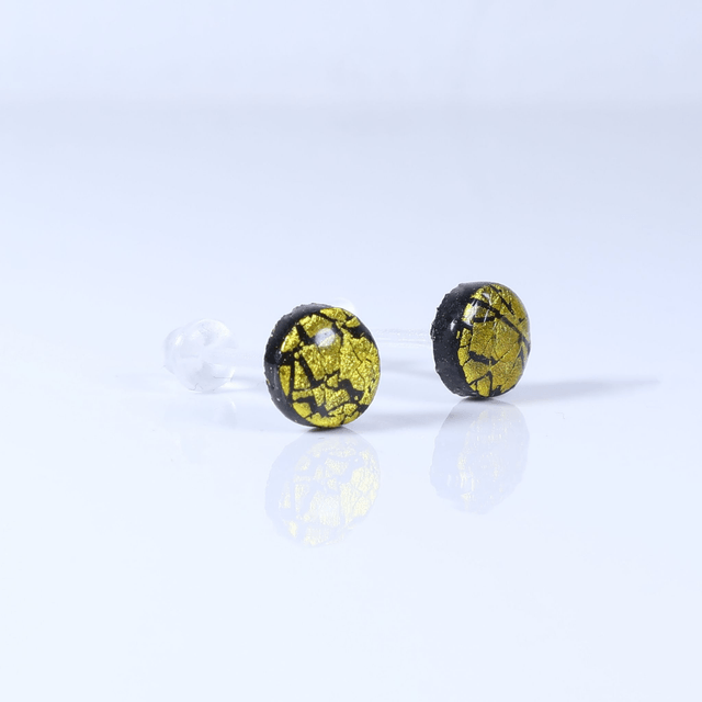 Hypoallergenic Vibrant Electric Cracked Yellow Black Polymer Clay Plastic Rubber Back Stud Earrings With Designer Carbon Fiber Jewellery Box