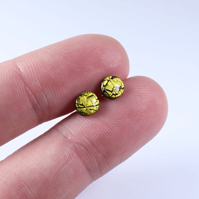 Hypoallergenic Vibrant Electric Cracked Yellow Black Polymer Clay Plastic Rubber Back Stud Earrings With Designer Carbon Fiber Jewellery Box