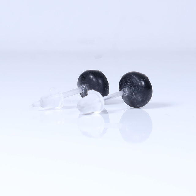  Hypoallergenic Vibrant Electric Cracked Green Black Polymer Clay Plastic Rubber Back Stud Earrings With Designer Carbon Fiber Jewellery Box