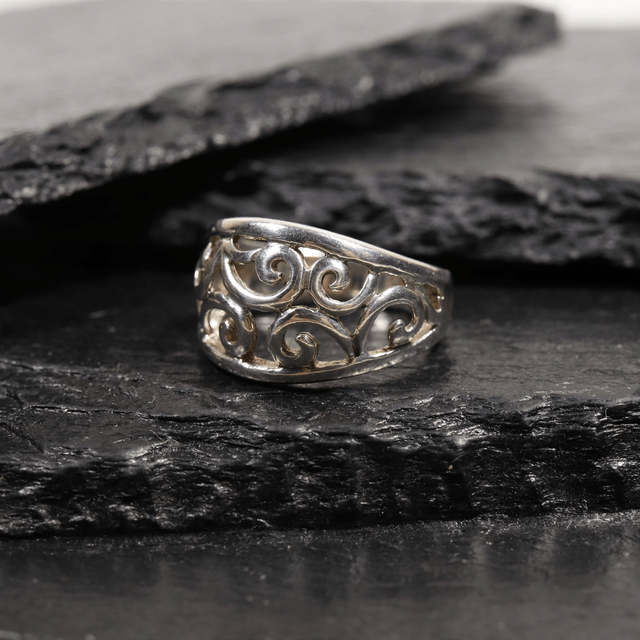 Statement Handcrafted Vintage Sterling Silver 925 Modernest Carved Swirl Vine Floral Band  Design Ring Size N - 6 1/2