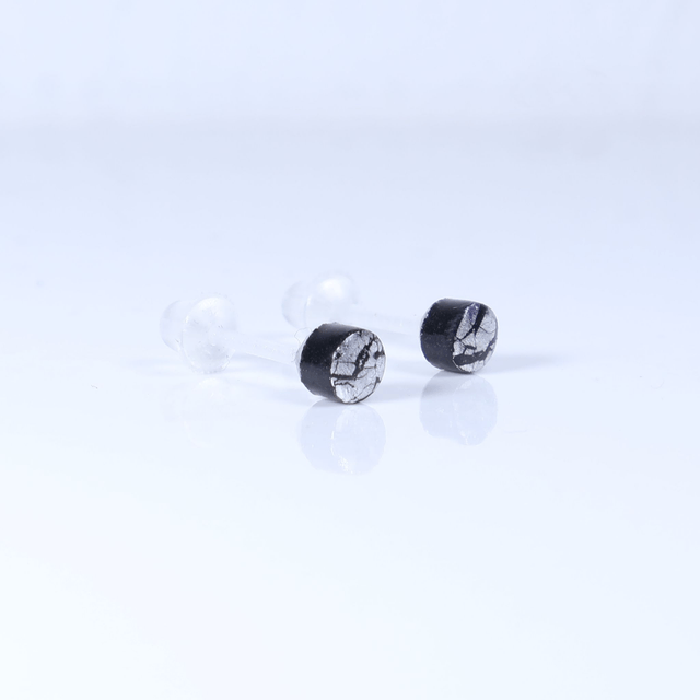 Hypoallergenic Small Electric Cracked Silver Black Polymer Clay Plastic Back Stud Earrings With Designer Carbon Fiber Jewellery Box