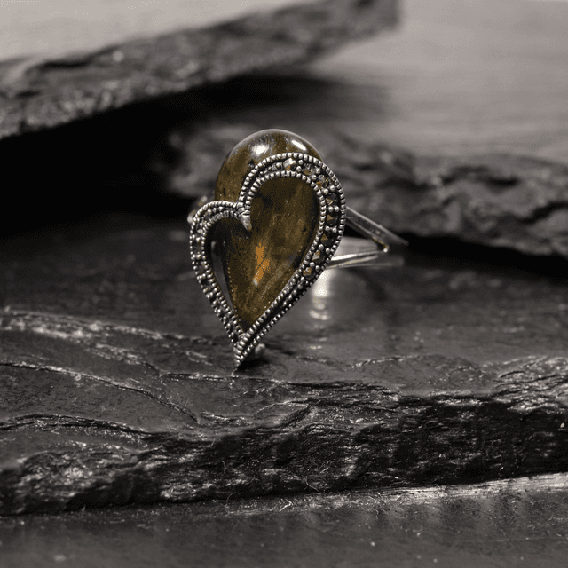 Vintage Sterling Silver 925 Heart Art Deco Style Pear Cabochon Cut Blue Brown Shimmering Labradorite Marcasite Gemstone Ring Size P - 7 1/2