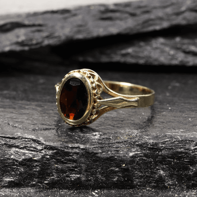 Vintage 9K 9Ct 375 Solid Yellow Gold 1.00ct Oval Cut Red Garnet January Natural Gemstone Love Heart Bezel Set Design Ring Size O - 7