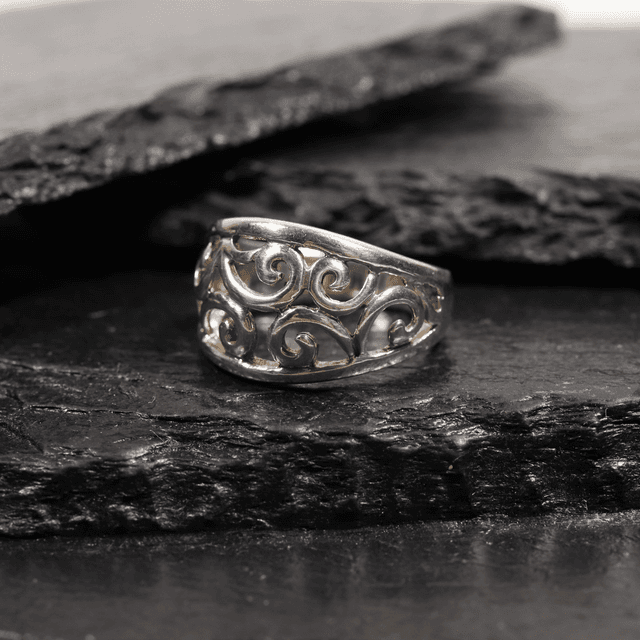 Statement Handcrafted Vintage Sterling Silver 925 Modernest Carved Swirl Vine Floral Band  Design Ring Size N - 6 1/2